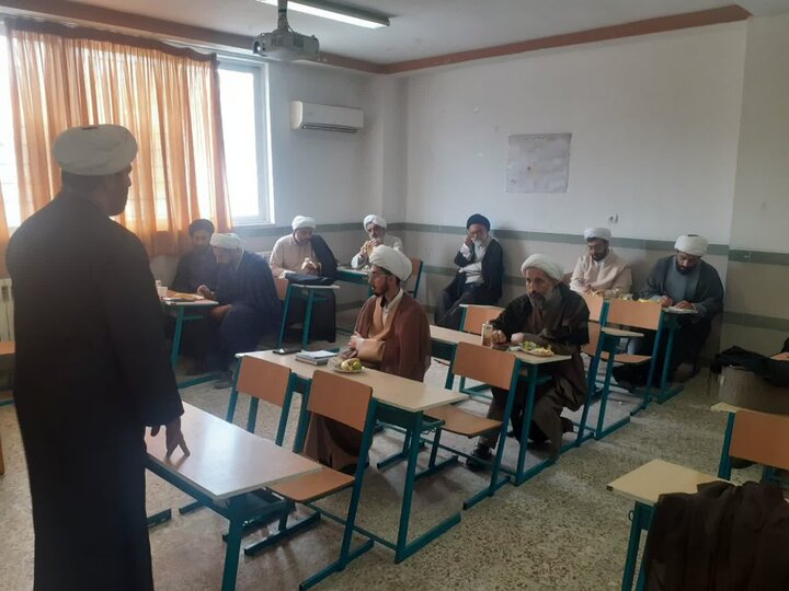 تصاویر/ دوره توانمندسازی ائمه جماعات در شهرستان چالوس