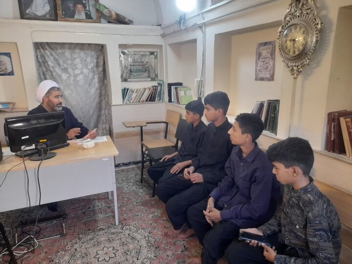 تصاویر/ کلاس آشنایی طلاب جدیدالورود با حوزه و نشست علمی اساتید مدرسه آیت‌الله مصطفوی (ره) کاشان
