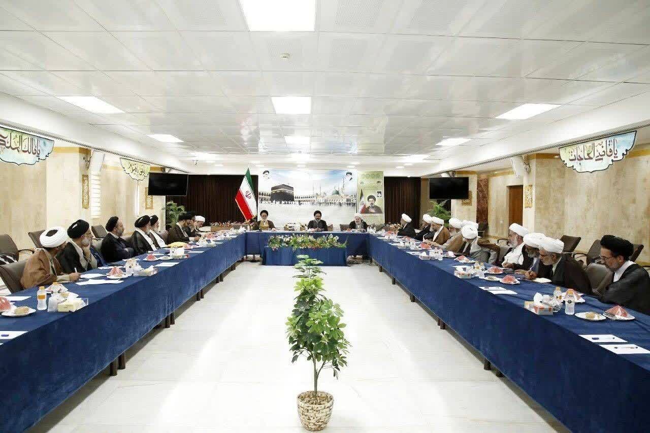 نشست هم‌اندیشی «ترسیم الگوی روحانی تراز انقلاب اسلامی در حج» برگزار شد