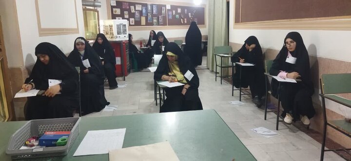 تصاویر/ برگزاری آزمون ورودی حوزه علمیه خواهران استان