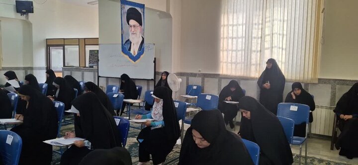 تصاویر/ برگزاری آزمون ورودی حوزه علمیه خواهران استان