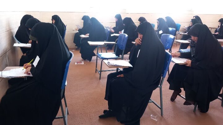 تصاویر/ برگزاری آزمون ورودی حوزه علمیه خواهران استان