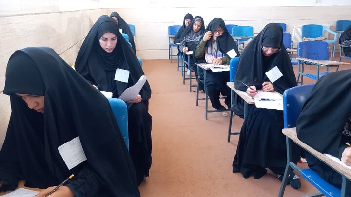 تصاویر/ برگزاری آزمون ورودی حوزه علمیه خواهران استان