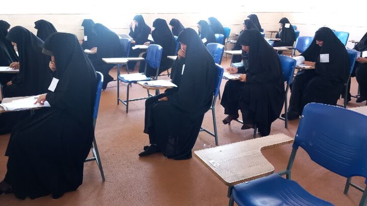 تصاویر/ برگزاری آزمون ورودی حوزه علمیه خواهران استان