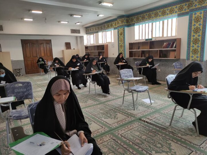 تصاویر/ برگزاری آزمون ورودی حوزه علمیه خواهران استان