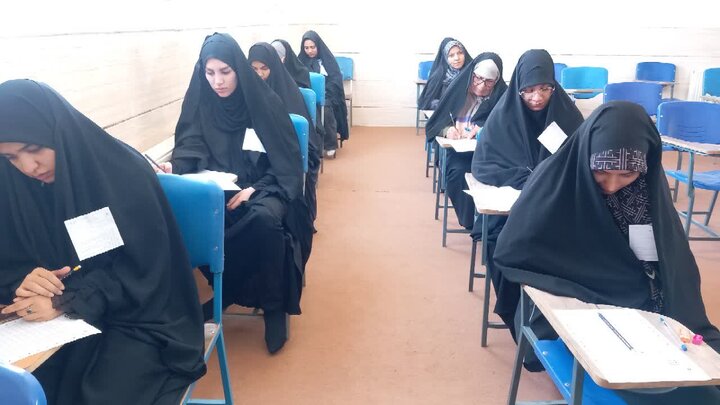 تصاویر/ برگزاری آزمون ورودی حوزه علمیه خواهران استان