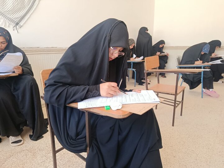 تصاویر/ برگزاری آزمون ورودی حوزه علمیه خواهران استان