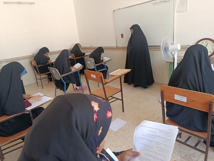 تصاویر/ برگزاری آزمون ورودی حوزه علمیه خواهران استان