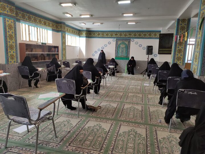 تصاویر/ برگزاری آزمون ورودی حوزه علمیه خواهران استان