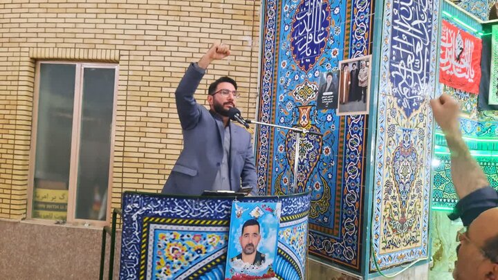 تصاویر/اقامه نماز عبادی سیاسی جمعه در خمین