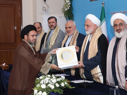 دیدار رئیس قوه قضائیه ایران با علما و رهبران ادیان مختلف هندی در دهلی‌نو
