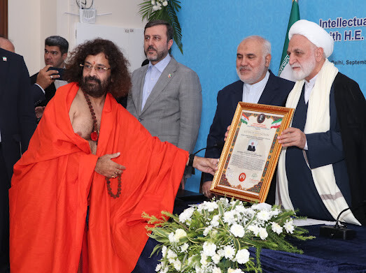 دیدار رئیس قوه قضائیه ایران با علما و رهبران ادیان مختلف هندی در دهلی‌نو