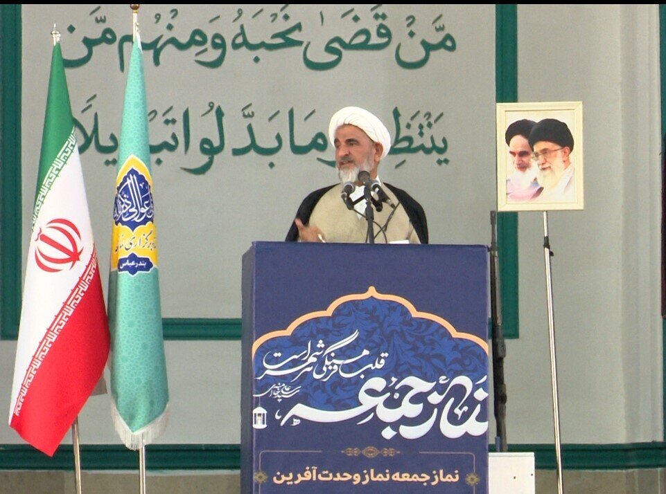 دشمن با ایرانِ قدرتمند مشکل دارد