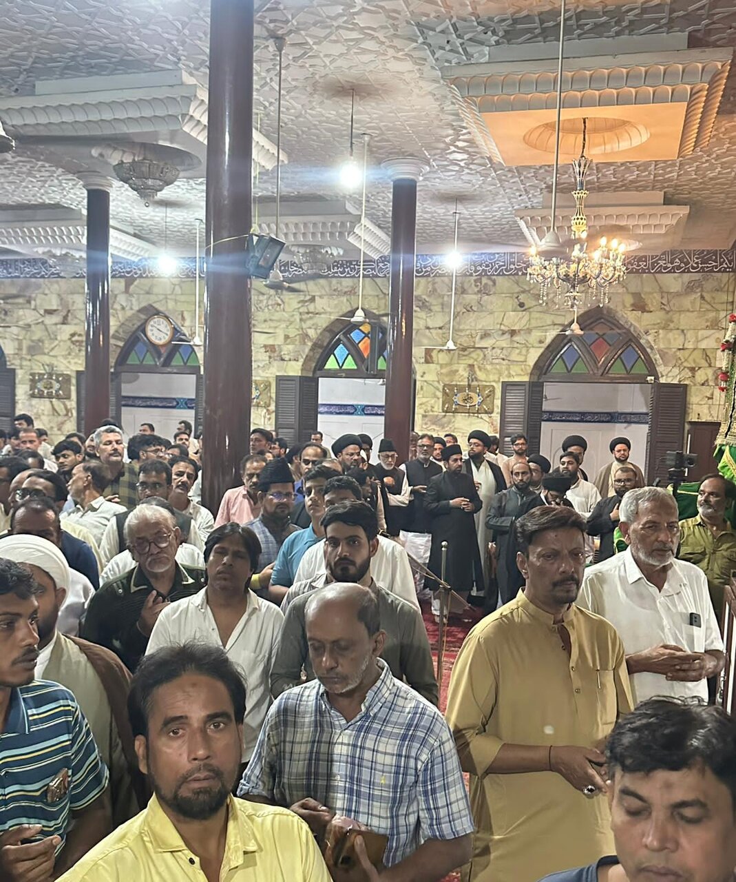 मौलाना सय्यद अबुल कासिम रिज़वी की दिवंगत माता की मजलिस ए सोयम मस्जिद-ए-ईरानियां, मुंबई में आयोजित
