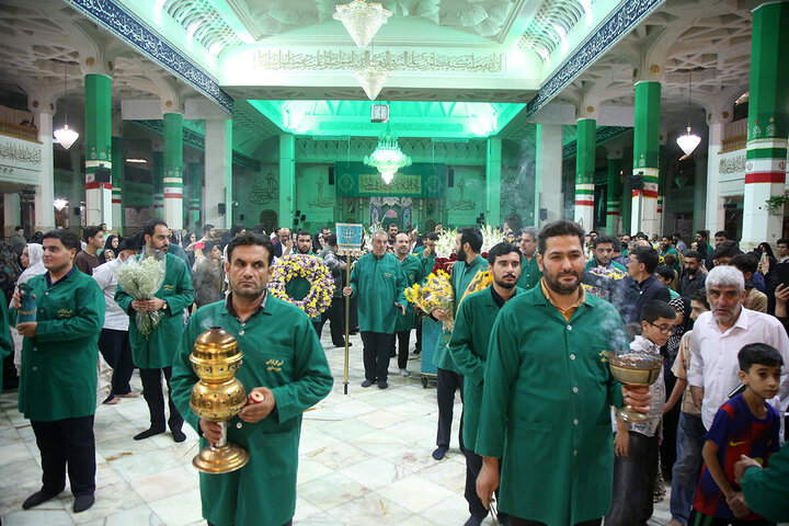 گل‌آرایی ضریح مطهر حضرت معصومه(س) در سالروز ورود ایشان به قم