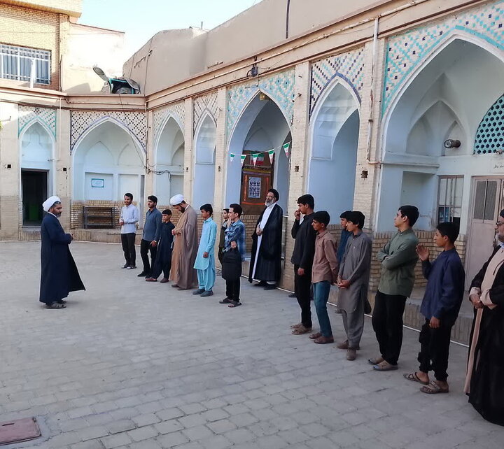تصاویر/ صبحگاه طلاب مدرسه علمیه آیت‌الله مصطفوی (ره) کاشان در نخستین روز سال تحصیلی جدید