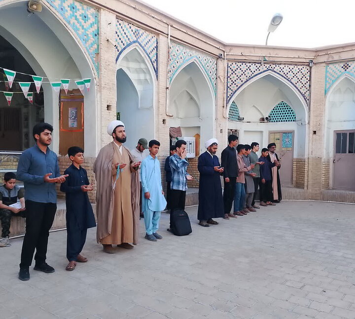تصاویر/ صبحگاه طلاب مدرسه علمیه آیت‌الله مصطفوی (ره) کاشان در نخستین روز سال تحصیلی جدید