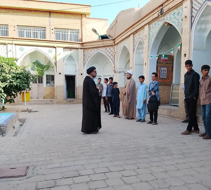 تصاویر/ صبحگاه طلاب مدرسه علمیه آیت‌الله مصطفوی (ره) کاشان در نخستین روز سال تحصیلی جدید