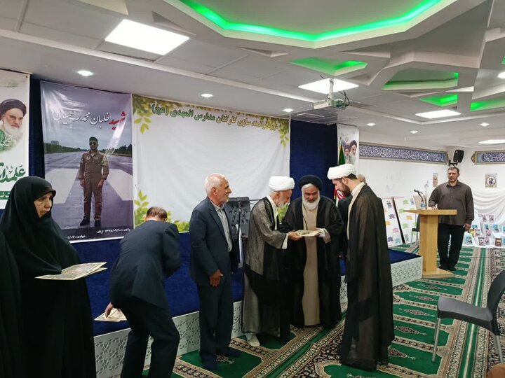 تصاویر/تجلیل نماینده ولی‌فقیه در استان مرکزی از دانش‌آموختگان مدارس المهدی در اراک