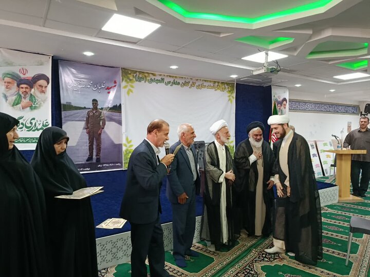 تصاویر/تجلیل نماینده ولی‌فقیه در استان مرکزی از دانش‌آموختگان مدارس المهدی در اراک