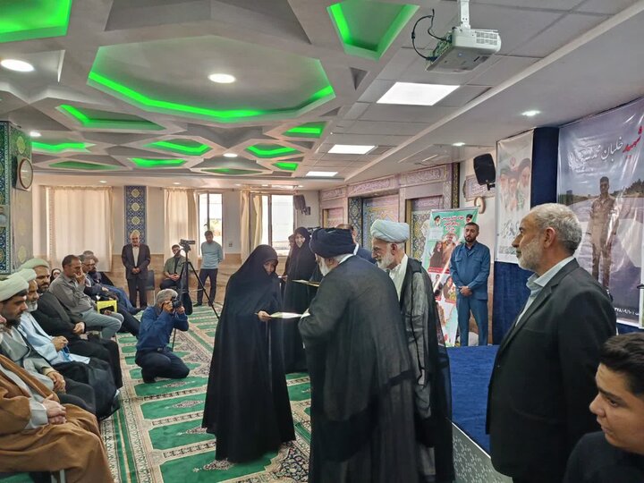 تصاویر/تجلیل نماینده ولی‌فقیه در استان مرکزی از دانش‌آموختگان مدارس المهدی در اراک