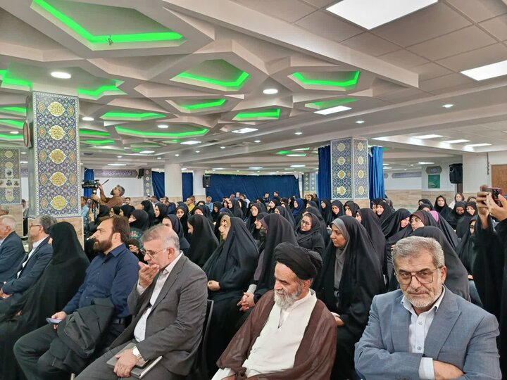 تصاویر/تجلیل نماینده ولی‌فقیه در استان مرکزی از دانش‌آموختگان مدارس المهدی در اراک
