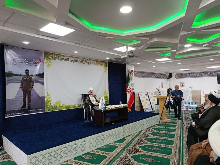 تصاویر/تجلیل نماینده ولی‌فقیه در استان مرکزی از دانش‌آموختگان مدارس المهدی در اراک