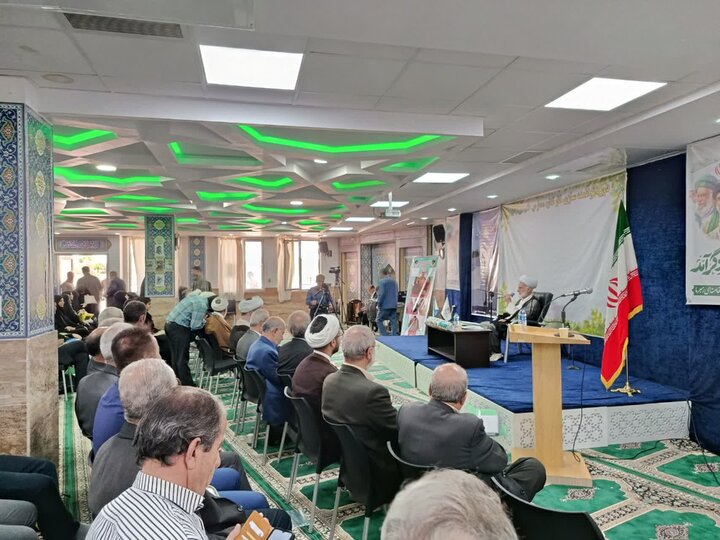 تصاویر/تجلیل نماینده ولی‌فقیه در استان مرکزی از دانش‌آموختگان مدارس المهدی در اراک