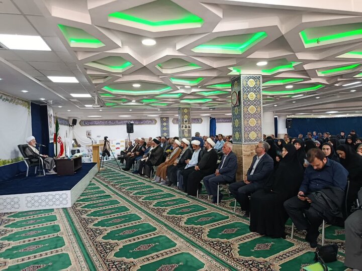 تصاویر/تجلیل نماینده ولی‌فقیه در استان مرکزی از دانش‌آموختگان مدارس المهدی در اراک