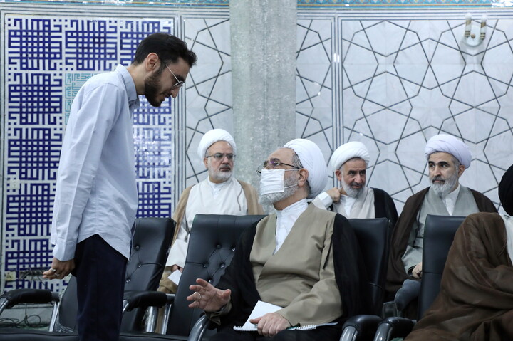 حاشیه‌هایی از مراسم افتتاحیه سال تحصیلی جدید حوزه‌های علمیه
