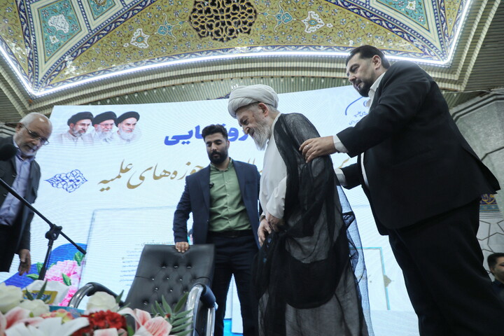 حاشیه‌هایی از مراسم افتتاحیه سال تحصیلی جدید حوزه‌های علمیه
