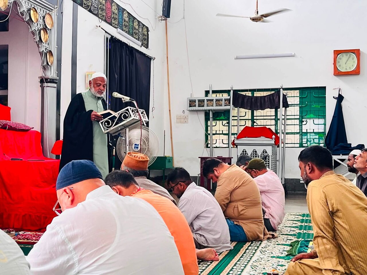 চট্টগ্রাম সদরঘাট ইমামবাড়ায় জুমার নামাজ অনুষ্ঠিত | ছবি