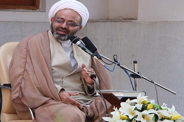 مدرسه صدر بازار «فیضیه اصفهان» است؛ روزانه بیش از ۱۵ حلقه درس خارج برگزار می‌شود