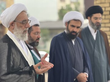 تصاویر/ ادای احترام  مسئول دبیرخانه شورای عالی حوزه های علمیه به مقام شهدای گمنام رشت