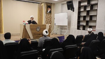 مبلغان دینی نباید در برابر سختی‌ها دچار یأس شوند/سنت الهی بر آزمون اهل حق استوار است