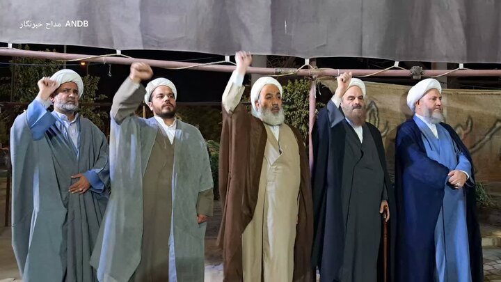 تصاویر/ حضور اساتید مدرسه علمیه المهدی آران و بیدگل در تجمعات شبانه