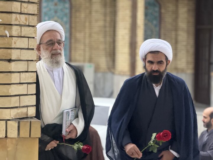 تصاویر/ ادای احترام مسئول دبیرخانه شورای عالی حوزه های علمیه به مقام شهدای گمنام رشت