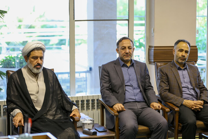 تصاویر / دیدار مدیرکل، شورای معاونین و روسای نواحی اداره کل اوقاف و امور خیریه استان آذربایجان شرقی با نماینده ولی فقیه در استان آذربایجان شرقی