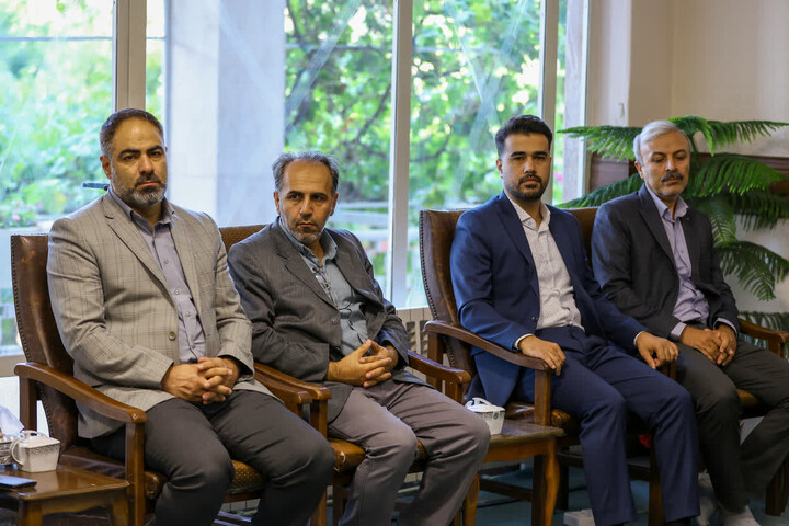 تصاویر / دیدار مدیرکل، شورای معاونین و روسای نواحی اداره کل اوقاف و امور خیریه استان آذربایجان شرقی با نماینده ولی فقیه در استان آذربایجان شرقی