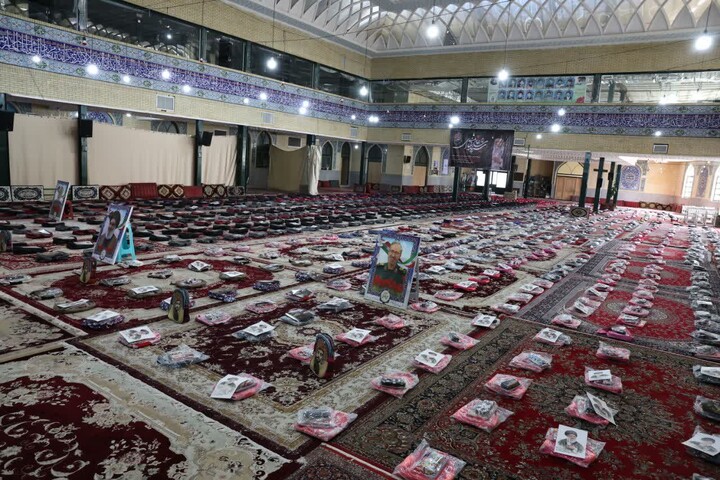 تصاویر / آغاز توزیع ۱۰ هزار بسته لوازم‌التحریر در رزمایش فاطمی۶ همدان