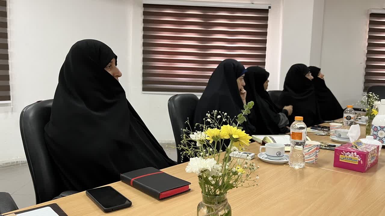 تقویت پژوهش‌های مسئله‌محور و توسعه فعالیت‌های علمی و رسانه‌ای در حوزه علمیه خواهران هرمزگان