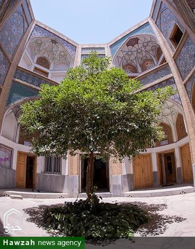 مدرسه صدر بازار «فیضیه اصفهان» است؛ اکنون روزانه بیش از ۱۵ حلقه درس خارج برگزار می‌شود