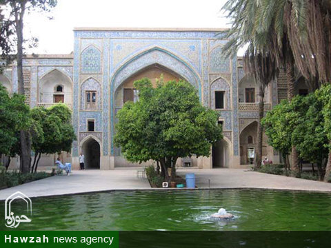 مدرسه صدر بازار «فیضیه اصفهان» است؛ اکنون روزانه بیش از ۱۵ حلقه درس خارج برگزار می‌شود