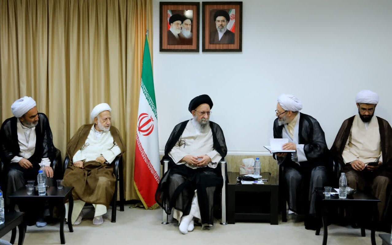 تصاویر / دیدار آیت الله نورمفیدی با جمعی از ائمه جمعه موقت استان گلستان