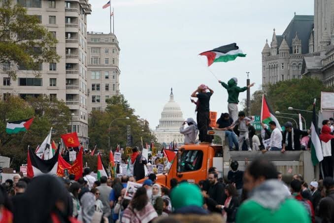 Protest in Paris Denounces Israeli Massacres Committed Against Palestinians