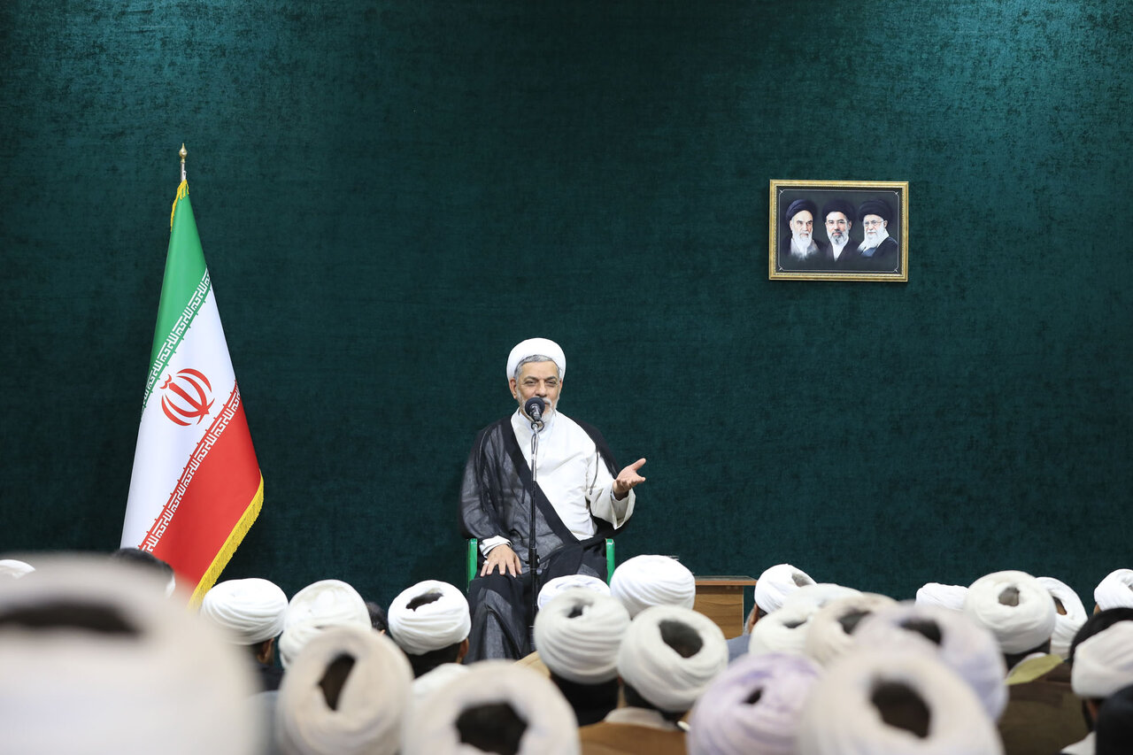 تصاویر /  اجتماع روحانیت با موضوع «جهاد دفاعی در خاکریز عفاف و حجاب»