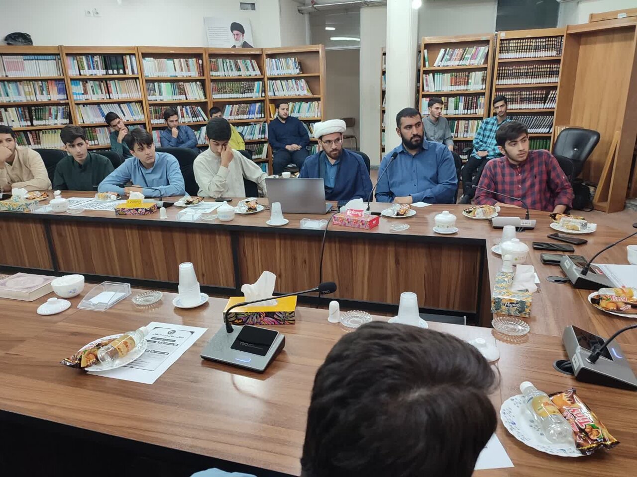 مرکز نخبگان بهعنوان یک مجموعه تسهیلگر و حمایتگر، زمینه رشد و پیشرفت نخبگان را فراهم میکند
