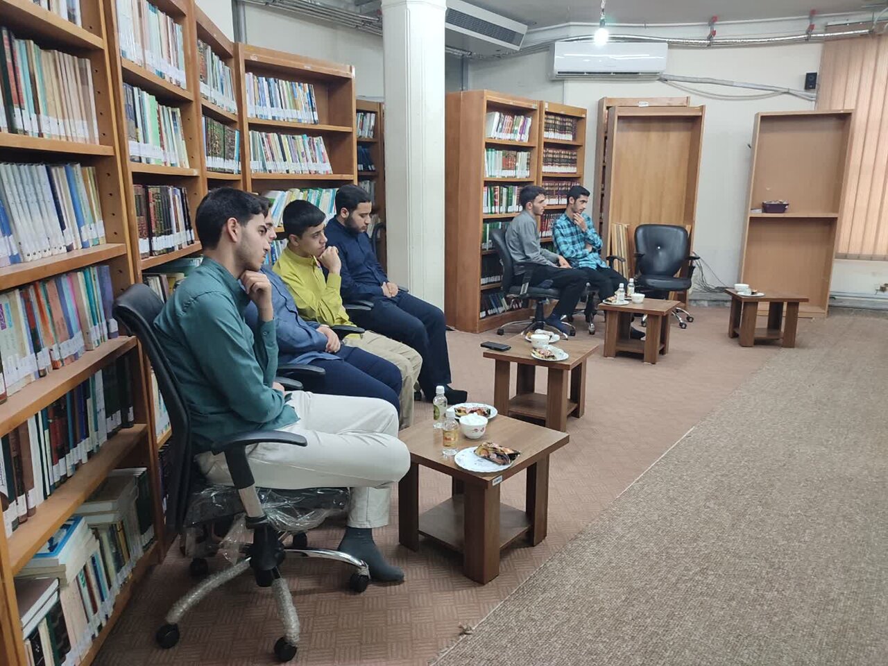 مرکز نخبگان بهعنوان یک مجموعه تسهیلگر و حمایتگر، زمینه رشد و پیشرفت نخبگان را فراهم میکند