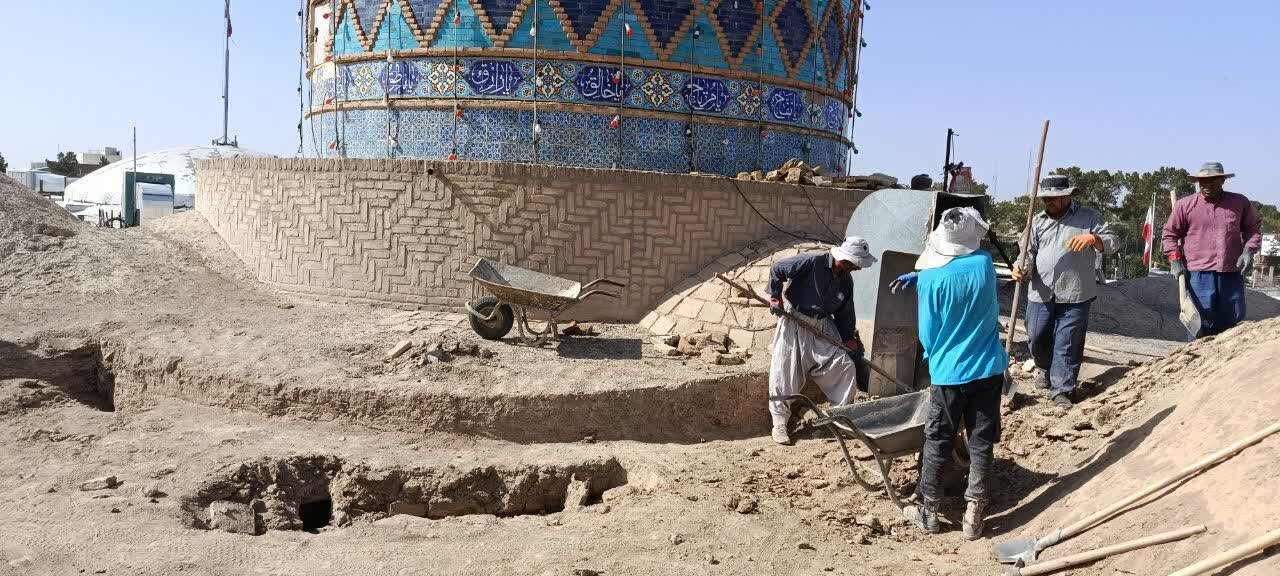 سبکسازی و اصلاح پشتبام بخش تاریخی آستان مقدس امامزاده سید سلطان علی علیهالسلام نایین در حال اجرا