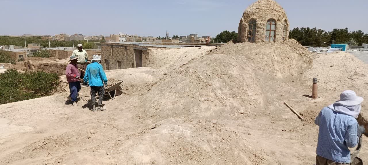 سبکسازی و اصلاح پشتبام بخش تاریخی آستان مقدس امامزاده سید سلطان علی علیهالسلام نایین در حال اجرا